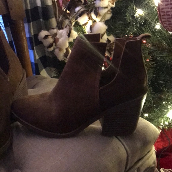 Brown booties - Picture 2 of 2